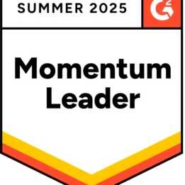 SocialBee Momentum Leader G2 badge for summer 2025